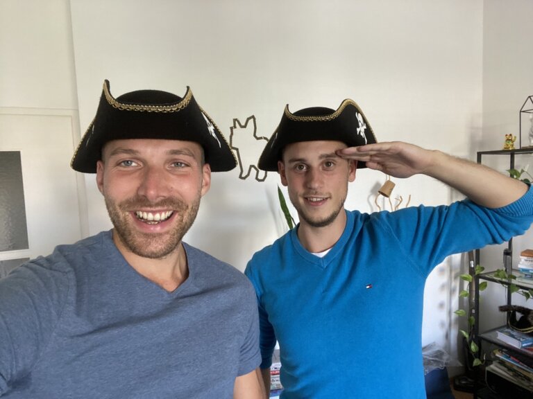 Karel Dytrych a Libor Hoření při natáčení podcastu, ve kterém se baví o jeho projektech Toprecepty.cz nebo DobroKáva